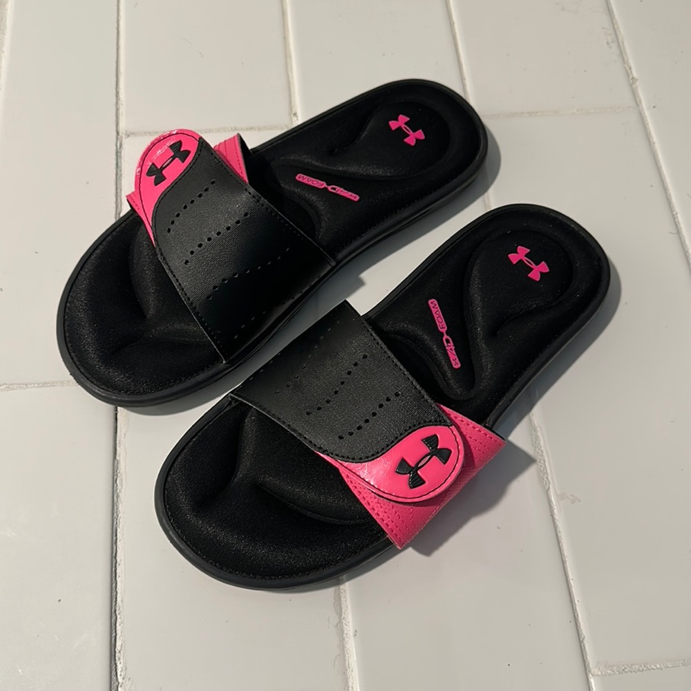 Women’s Under Armor Slides  size 9
